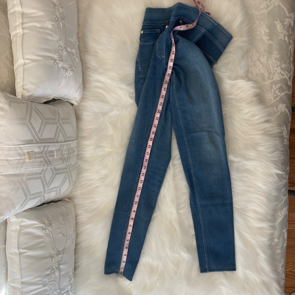 Nygard Luxe Denim Light Wash Jegging Jeans - Picture 11 of 12